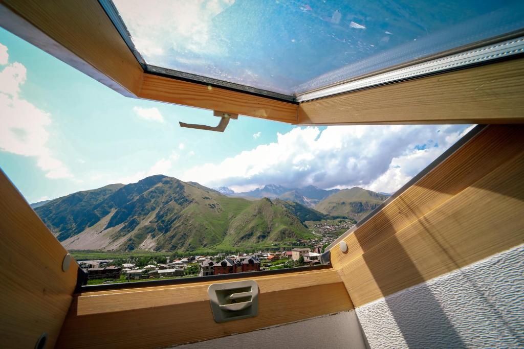 Nespecifikovaný výhled na hory nebo výhled na hory při pohledu z hotelu