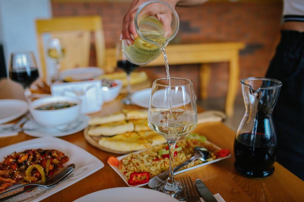 Nápoje v ubytování Alpenhaus Kazbegi Hotel & Restaurant