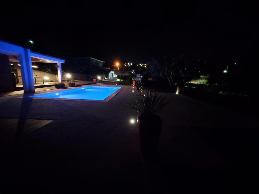 Bazén v ubytování Villa Casa de Santo Antonio nebo v jeho okolí