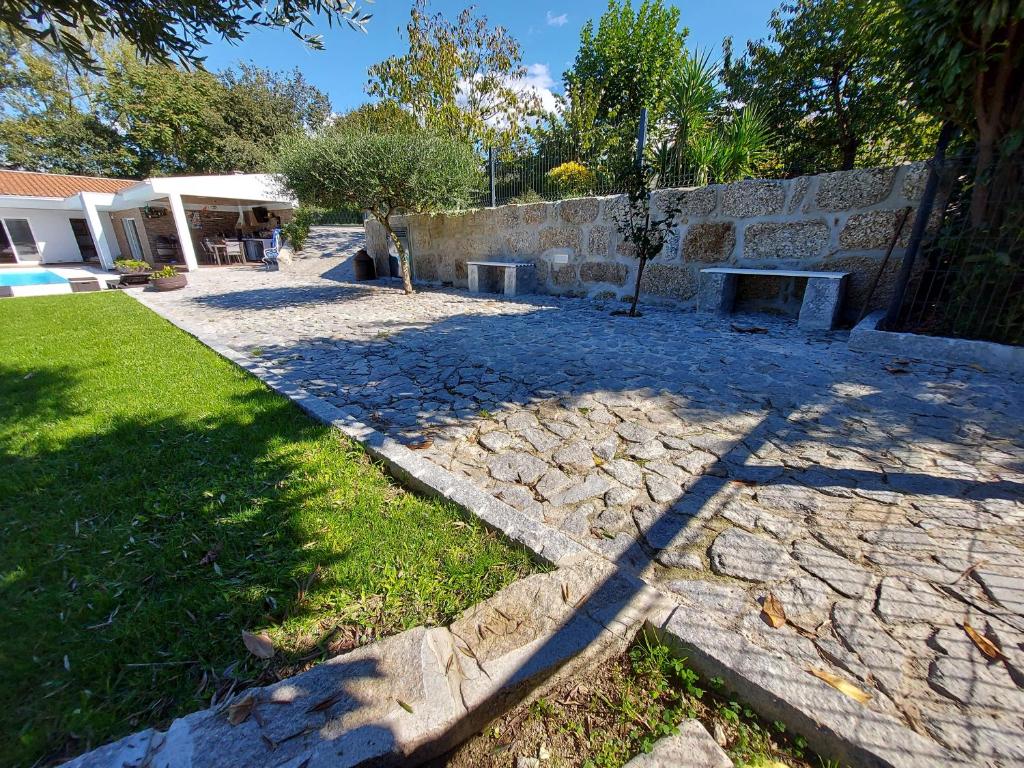 Bazén v ubytování Villa Casa de Santo Antonio nebo v jeho okolí