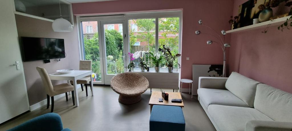 Lovely 1 bedroom apartment with garden - Appartement D'une Chambre