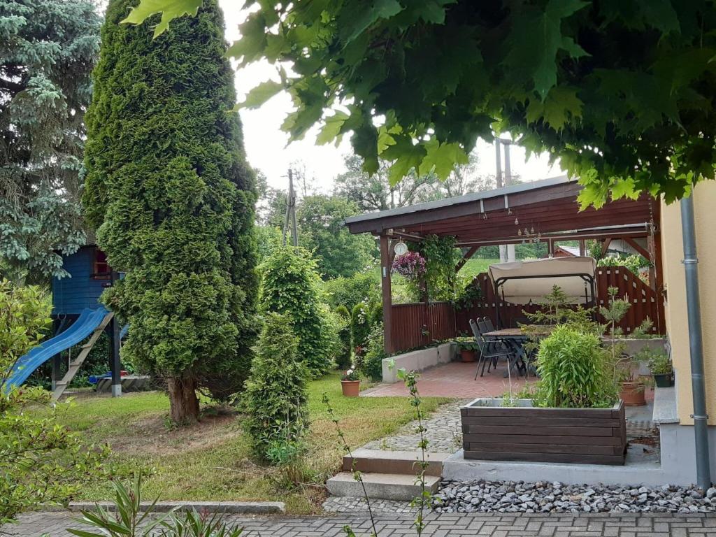 Zahrada ubytování Great holiday home with terrace near Saxon