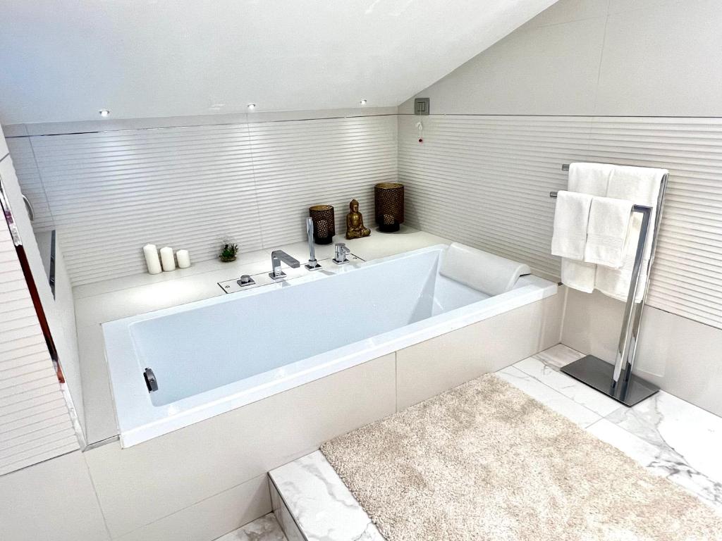 A bathroom at PAGANINI suites and apartments