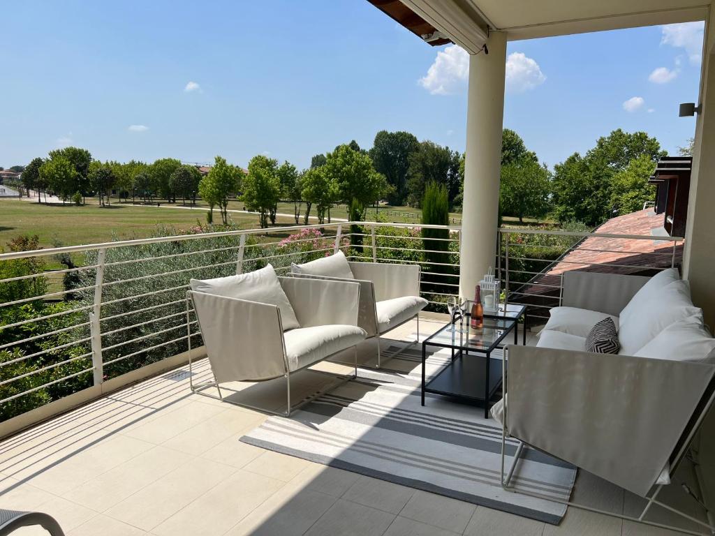A balcony or terrace at PAGANINI suites and apartments