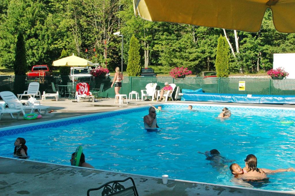 Bazén v ubytování Sierra Sands Family Lodge nebo v jeho okolí