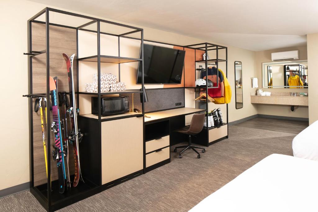 a hotel room with a desk and skis at Waypoint Hotel in Bend