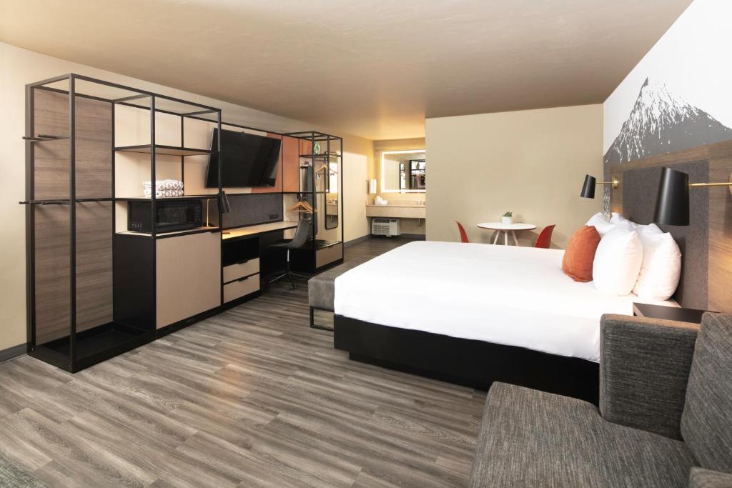 a hotel room with a large bed and a kitchen at Waypoint Hotel in Bend