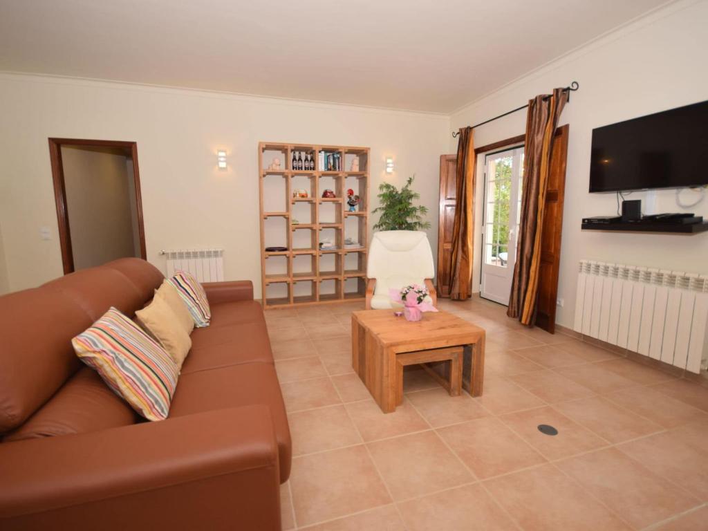 Luxurious Villa in Caldas da Rainha with Swimming Pool - Villa De Quatre Chambres