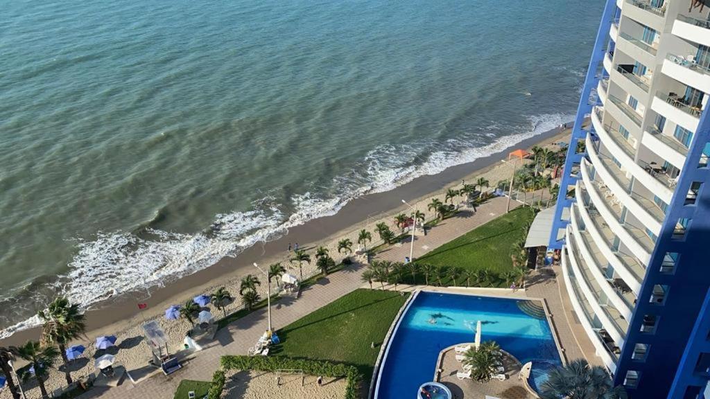 - Vistas aéreas a la playa y al edificio en Tonsupa, Diamond Beach Departamento en Tonsupa