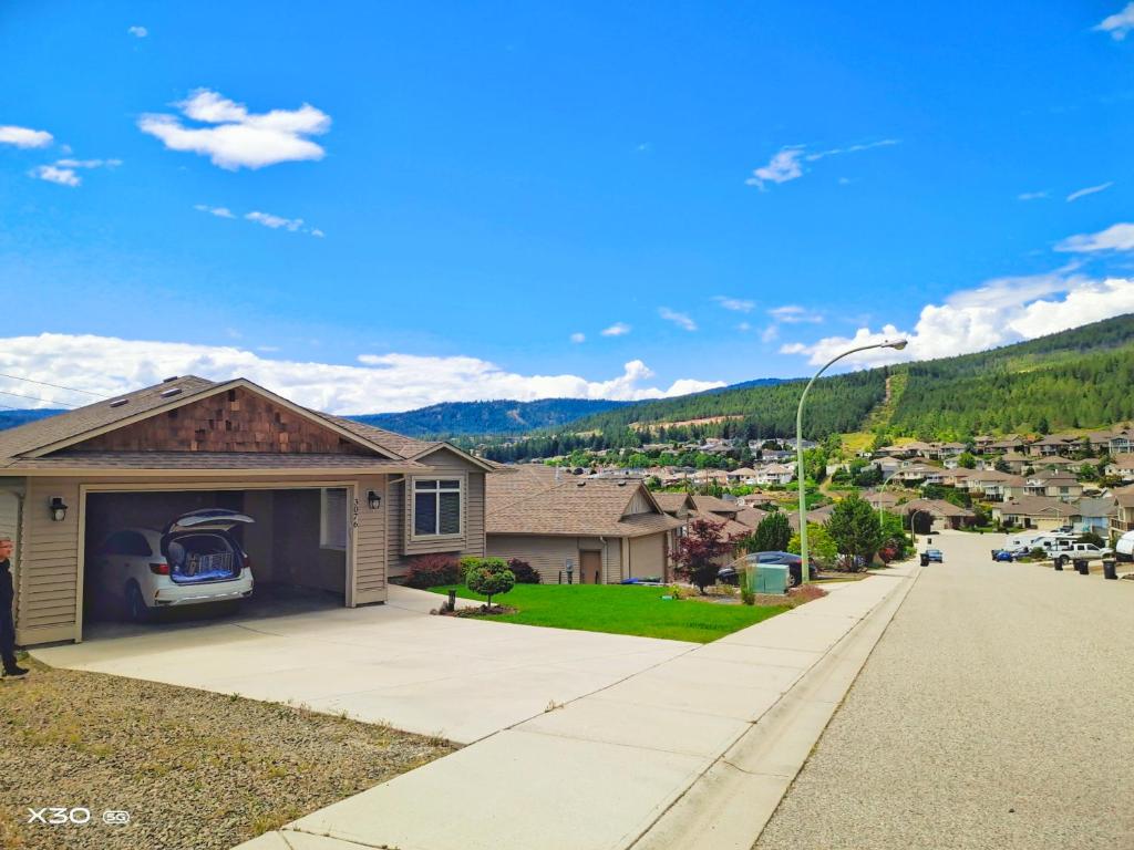 1 bedroom lake Mountain view, West Kelowna (updated prices 2024)