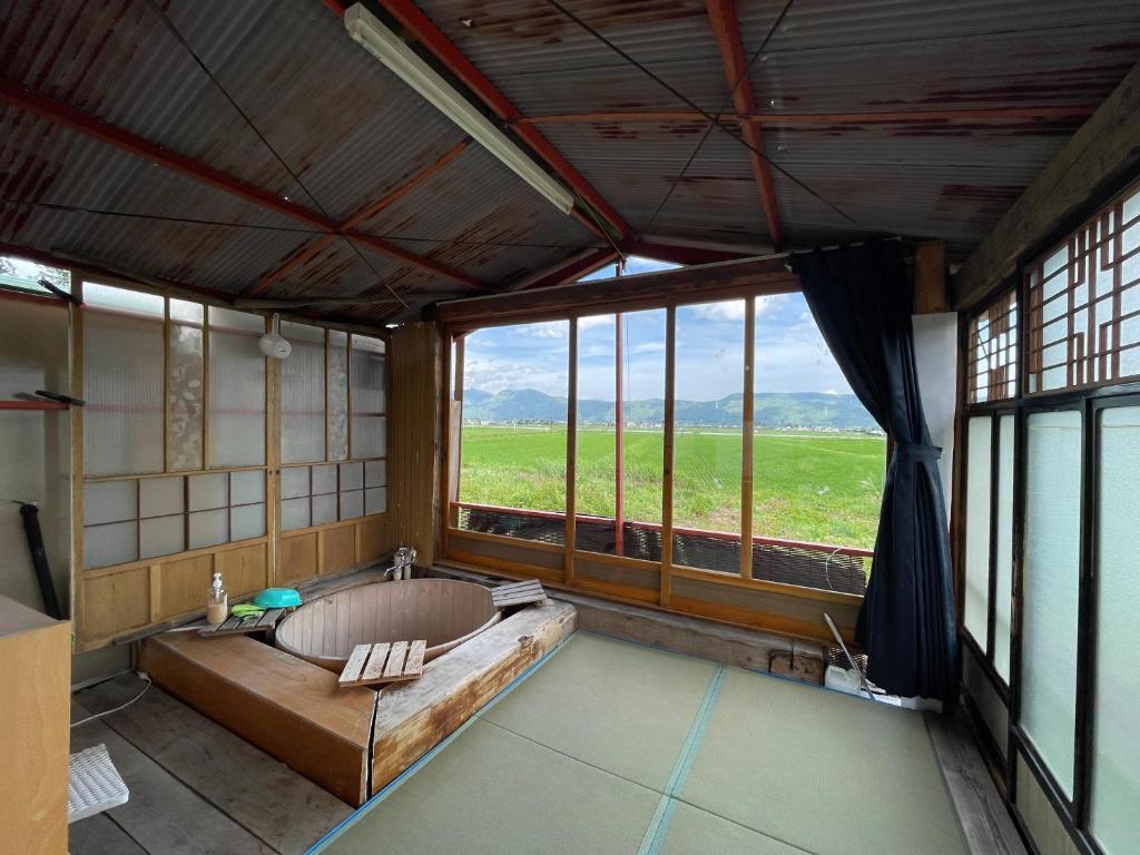 Postel nebo postele na pokoji v ubytování ゲストハウス餓鬼大将