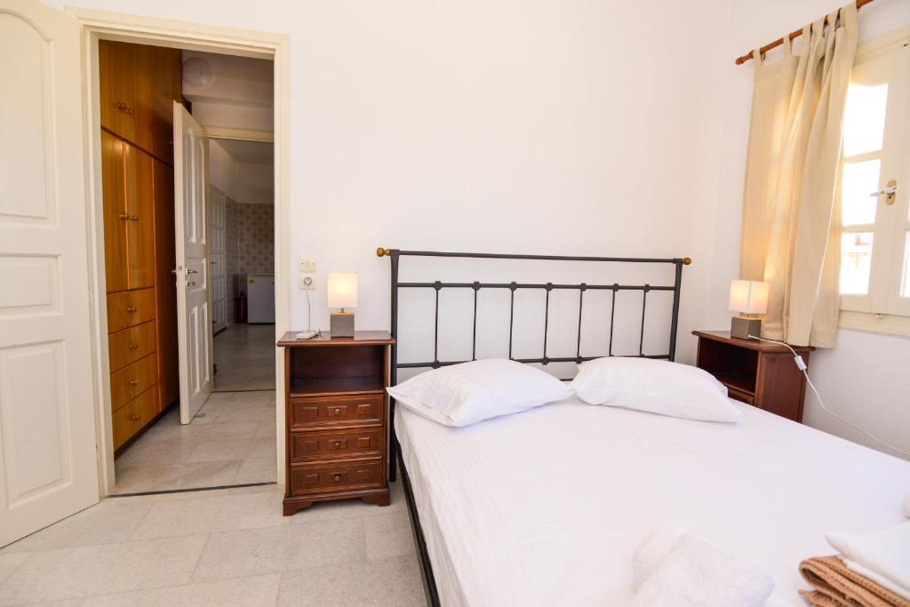 Posteľ alebo postele v izbe v ubytovaní Naxos town sea view apartment free parking
