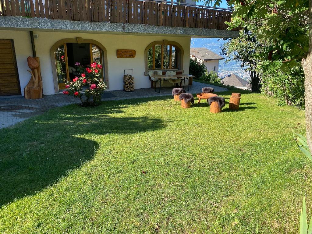 Chalet la Tulipe, mountain view, Terrace, BBQ - Two-Bedroom Apartment