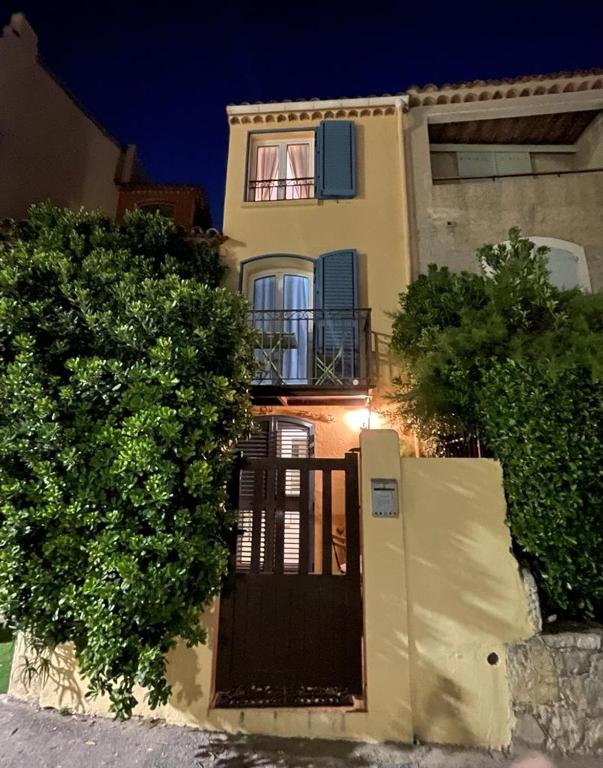 Το κτήριο όπου στεγάζεται  ο ξενώνας