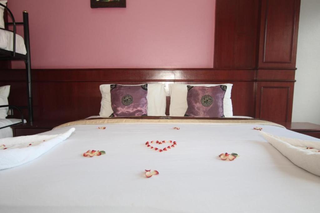 Postel nebo postele na pokoji v ubytování Art Mansion Patong Hotel