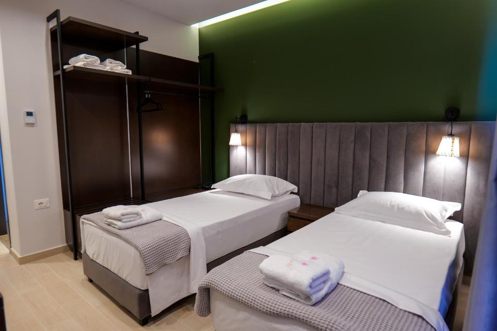 Uma cama ou camas num quarto em NERIUM Hotel