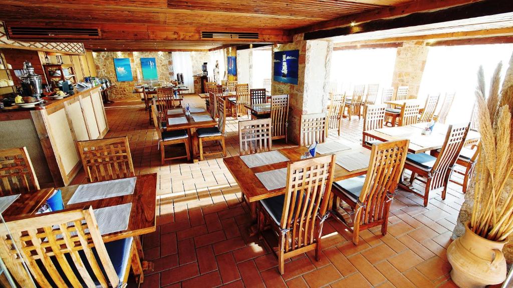 Simosmare Resortにあるレストランまたは飲食店