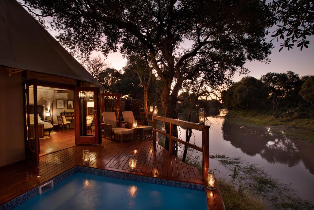 Bazén v ubytování Hamiltons Tented Camp nebo v jeho okolí