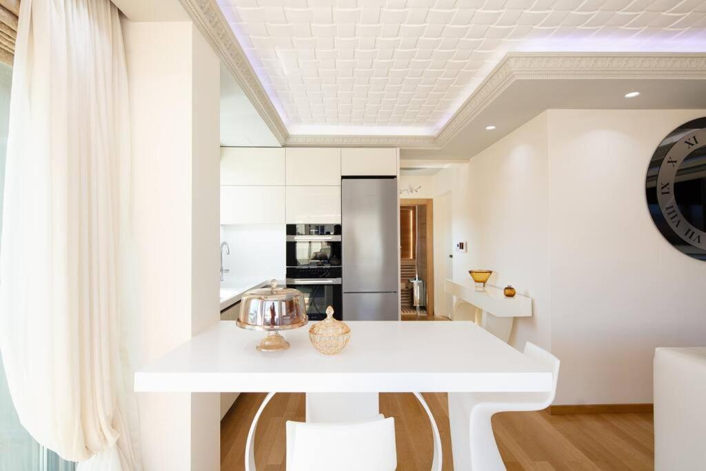 Kuchyň nebo kuchyňský kout v ubytování Ni President Suite, DeMaNi President Suites