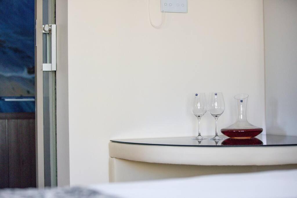 Nápoje v ubytování Ni President Suite, DeMaNi President Suites