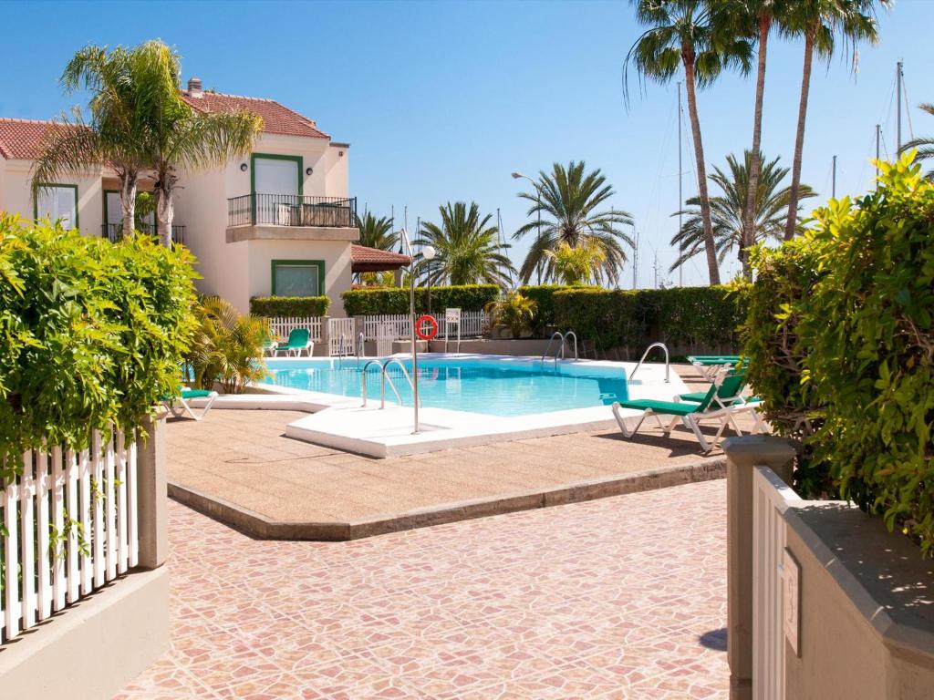 Bazén v ubytování Bungalow Marina Deluxe nebo v jeho okolí