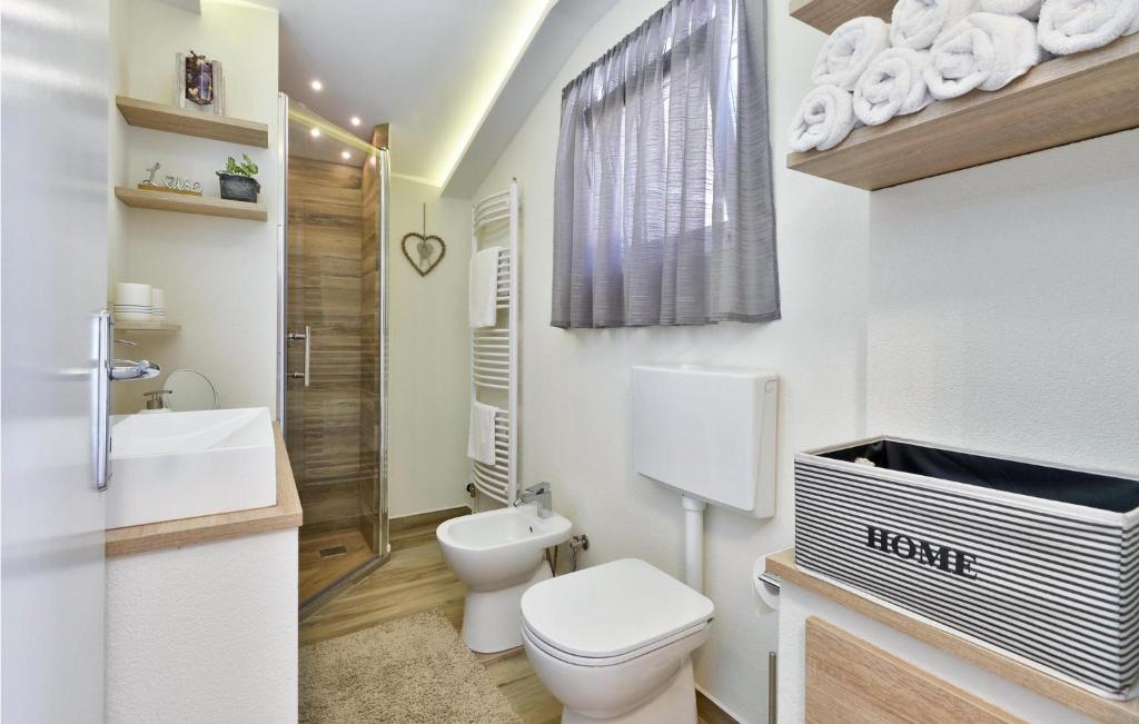 Kúpeľňa v ubytovaní Cozy Home In Novi Marof With Sauna