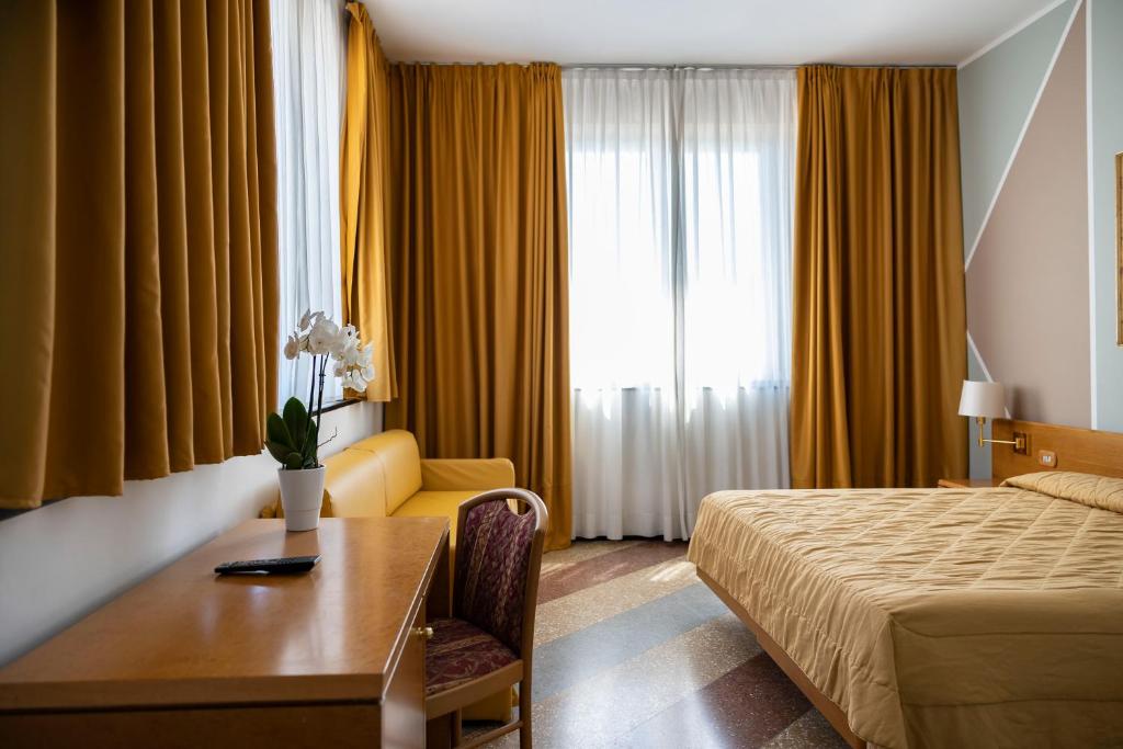 Postel nebo postele na pokoji v ubytování Hotel Villa Margherita