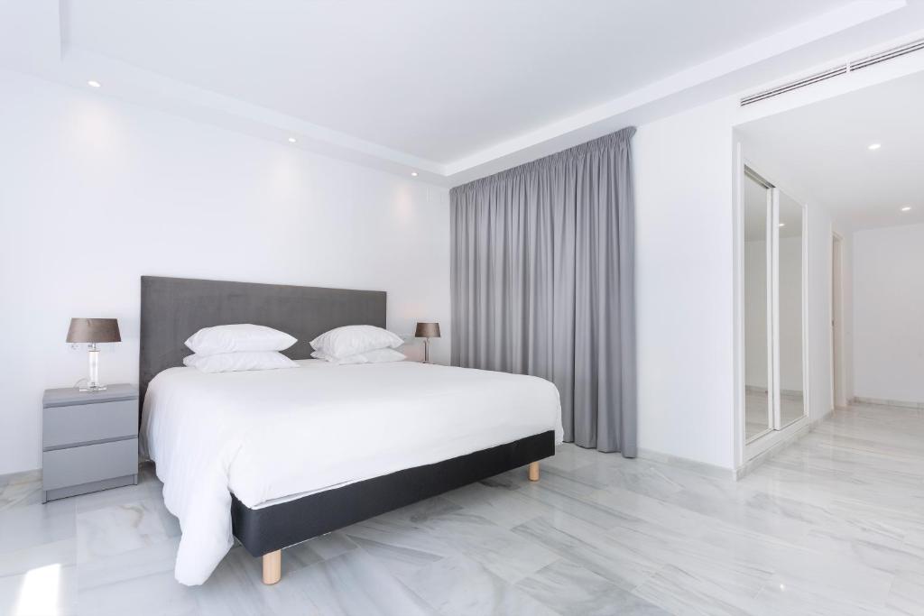 B51 Executive Flats Marbella - 海景豪华四卧室公寓 - 带热水浴缸