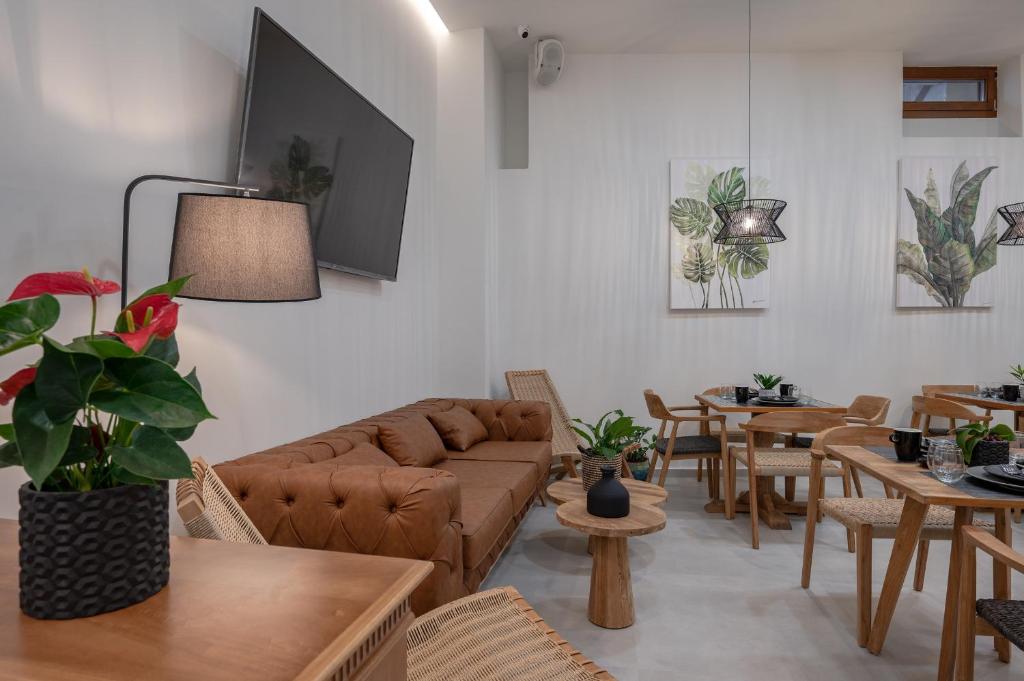 Televízia a/alebo spoločenská miestnosť v ubytovaní Marea Boutique Suites
