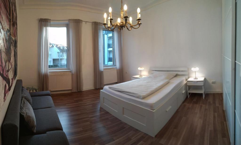Postel nebo postele na pokoji v ubytování Siegburg Apartment 1