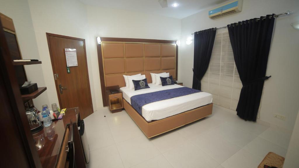 FOUR SQUARE BY WI HOTELS KARACHI 5* (Pakistan) - from US$ 36