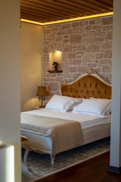 A bed or beds in a room at CUNDA BARADİEL Hotel