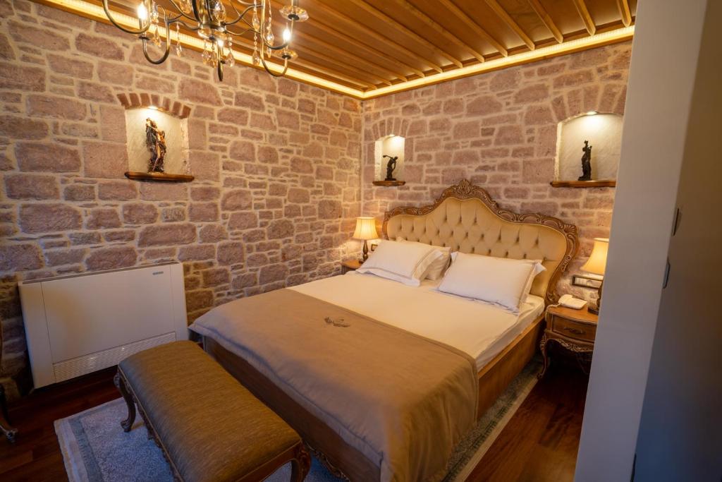 A bed or beds in a room at CUNDA BARADİEL Hotel