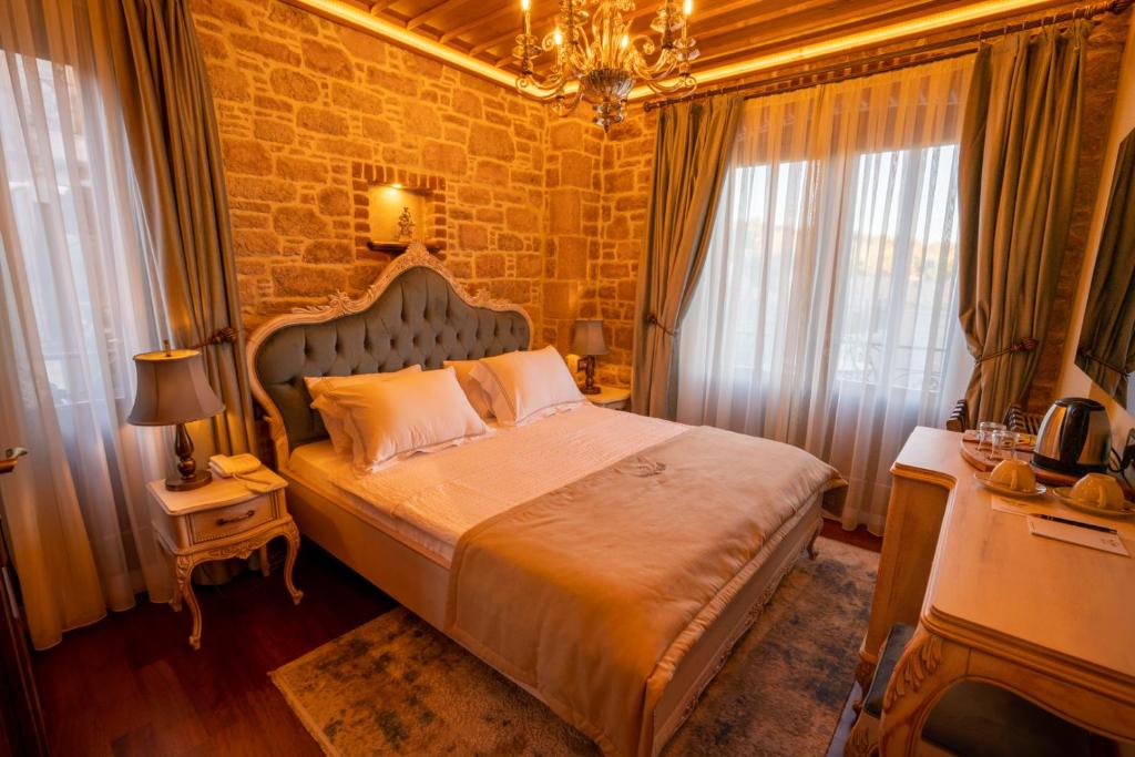 A bed or beds in a room at CUNDA BARADİEL Hotel