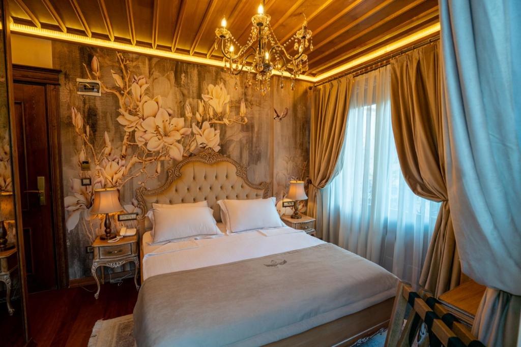 A bed or beds in a room at CUNDA BARADİEL Hotel
