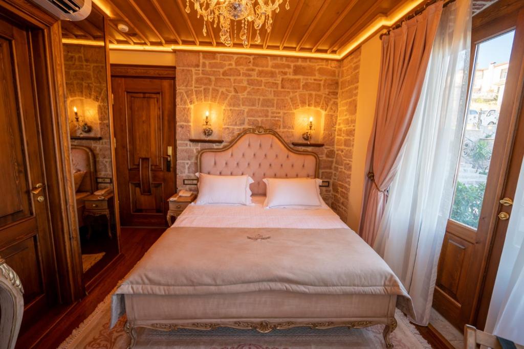 A bed or beds in a room at CUNDA BARADİEL Hotel
