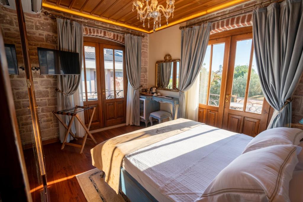 A bed or beds in a room at CUNDA BARADİEL Hotel