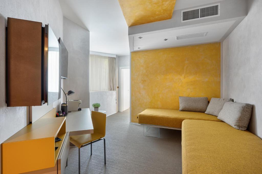 a bedroom with a yellow bed and a yellow wall at Carrick Hotel Camogli Portofino Coast in Camogli