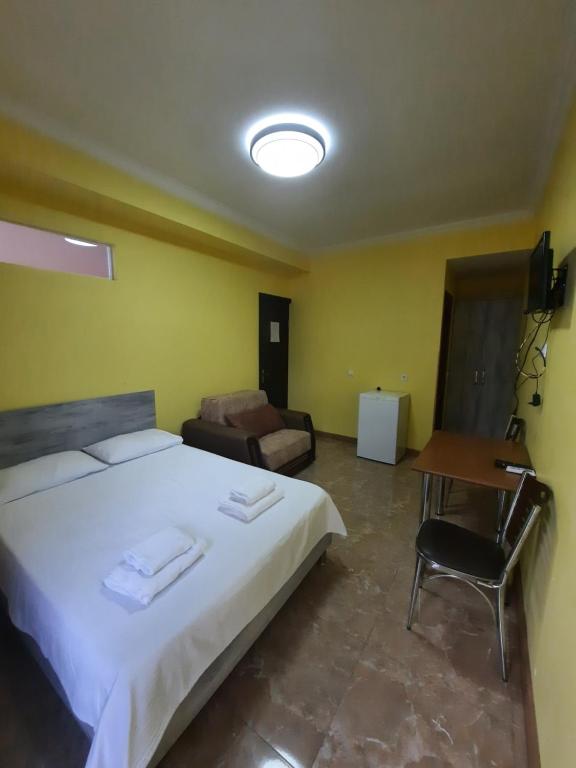 Ein Bett oder Betten in einem Zimmer der Unterkunft Delta Hotel