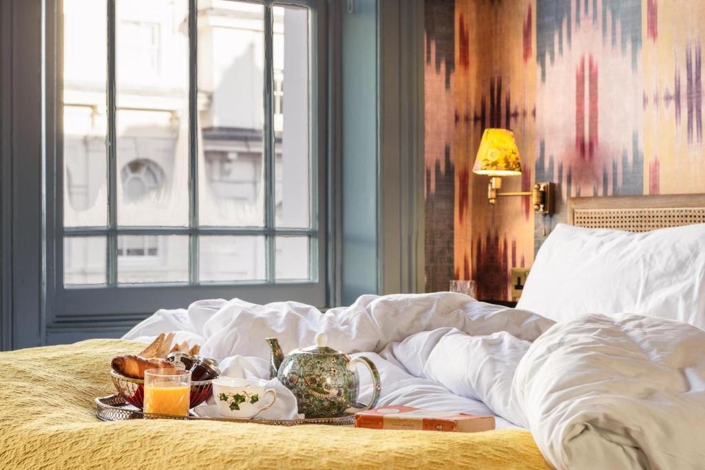 Cama ou camas em um quarto em The Portobello Hotel