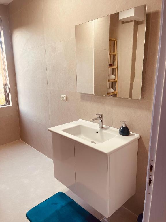 Cheerful 2-bedroom apartment in Golem - Imazhi 8