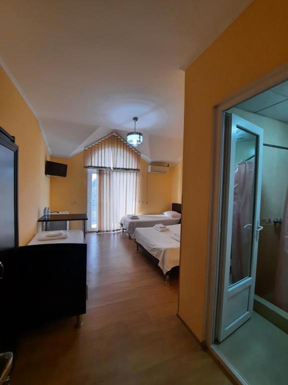 Postel nebo postele na pokoji v ubytování Delta Hotel