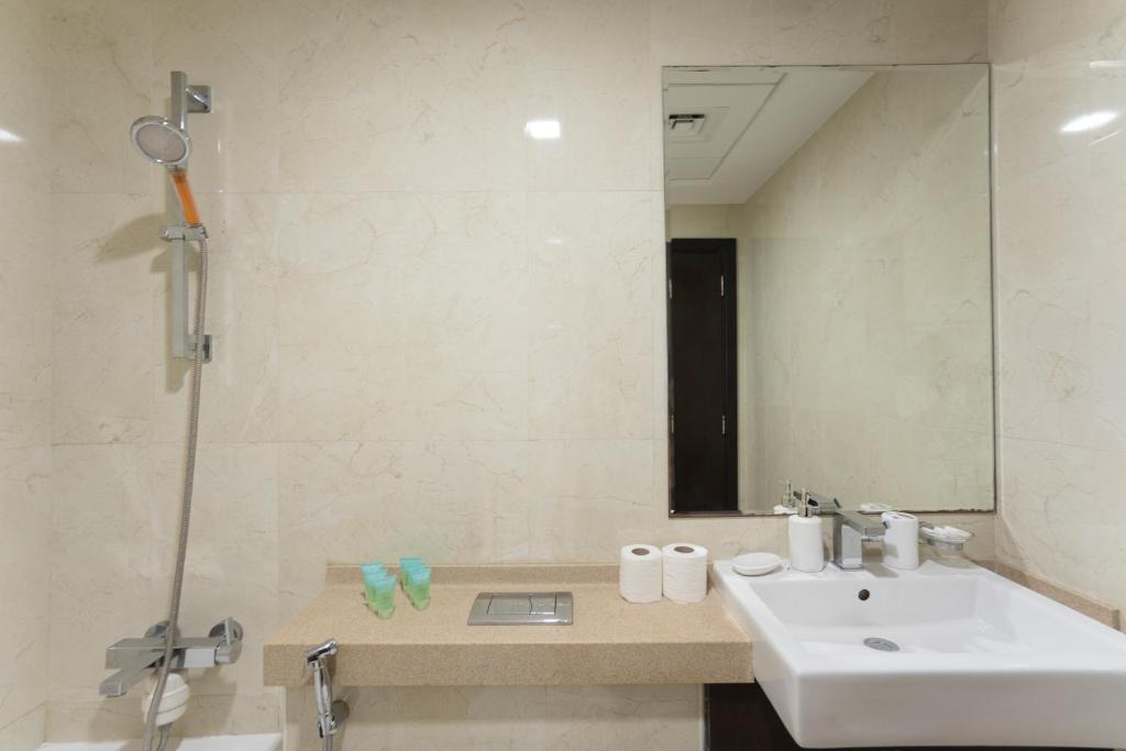 Koupelna v ubytování HiGuests - Exceptional Apt with Furnished Terrace By the Sea