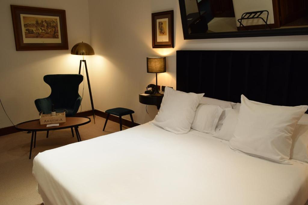 Postel nebo postele na pokoji v ubytování Hotel & Spa Arzuaga