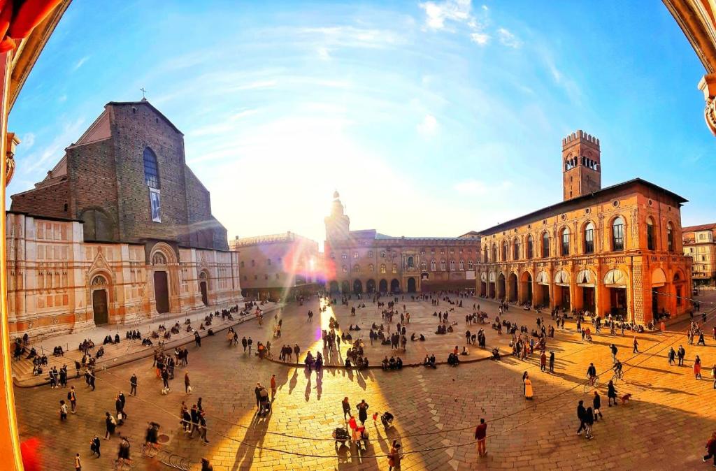 Urbanicooh Paracelso - Piazza Maggiore View - 