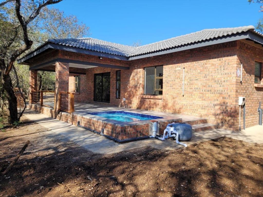 Bazén v ubytování Cats Corner nebo v jeho okolí