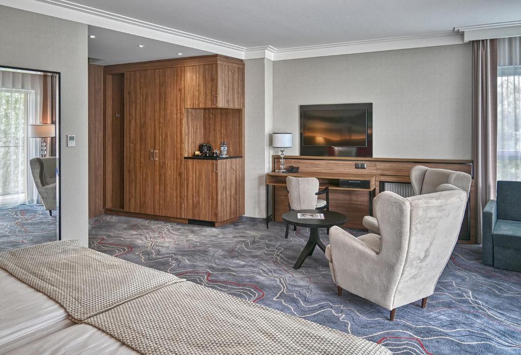 TV a/nebo společenská místnost v ubytování Sopotorium Hotel & Medical Spa
