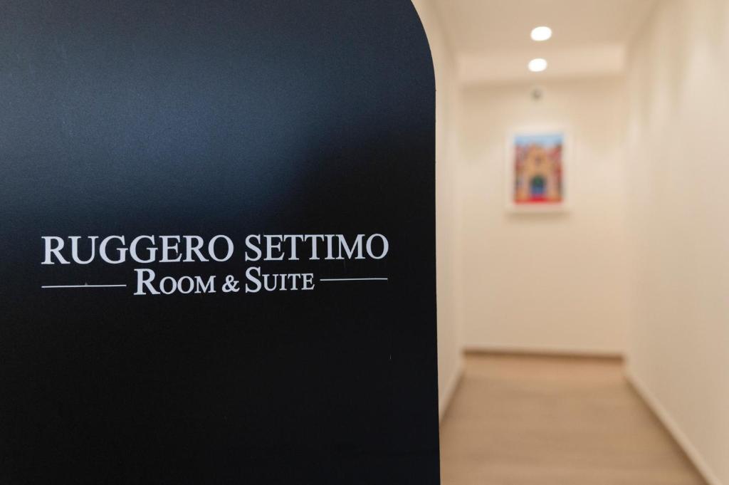 a sign that reads rugiger sergio room and suite at Ruggero Settimo - Room & Suite in Palermo