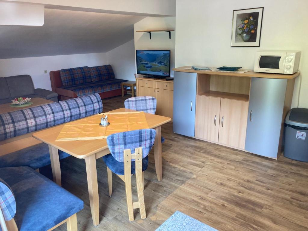 Kuchyň nebo kuchyňský kout v ubytování Hotel Garni Siegmundshof - inclusive Joker Card im Sommer