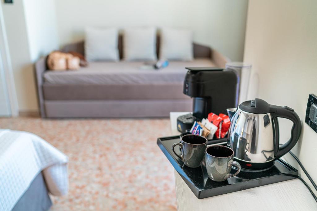 Príslušenstvo na prípravu kávy alebo čaju v ubytovaní Hotel Royal